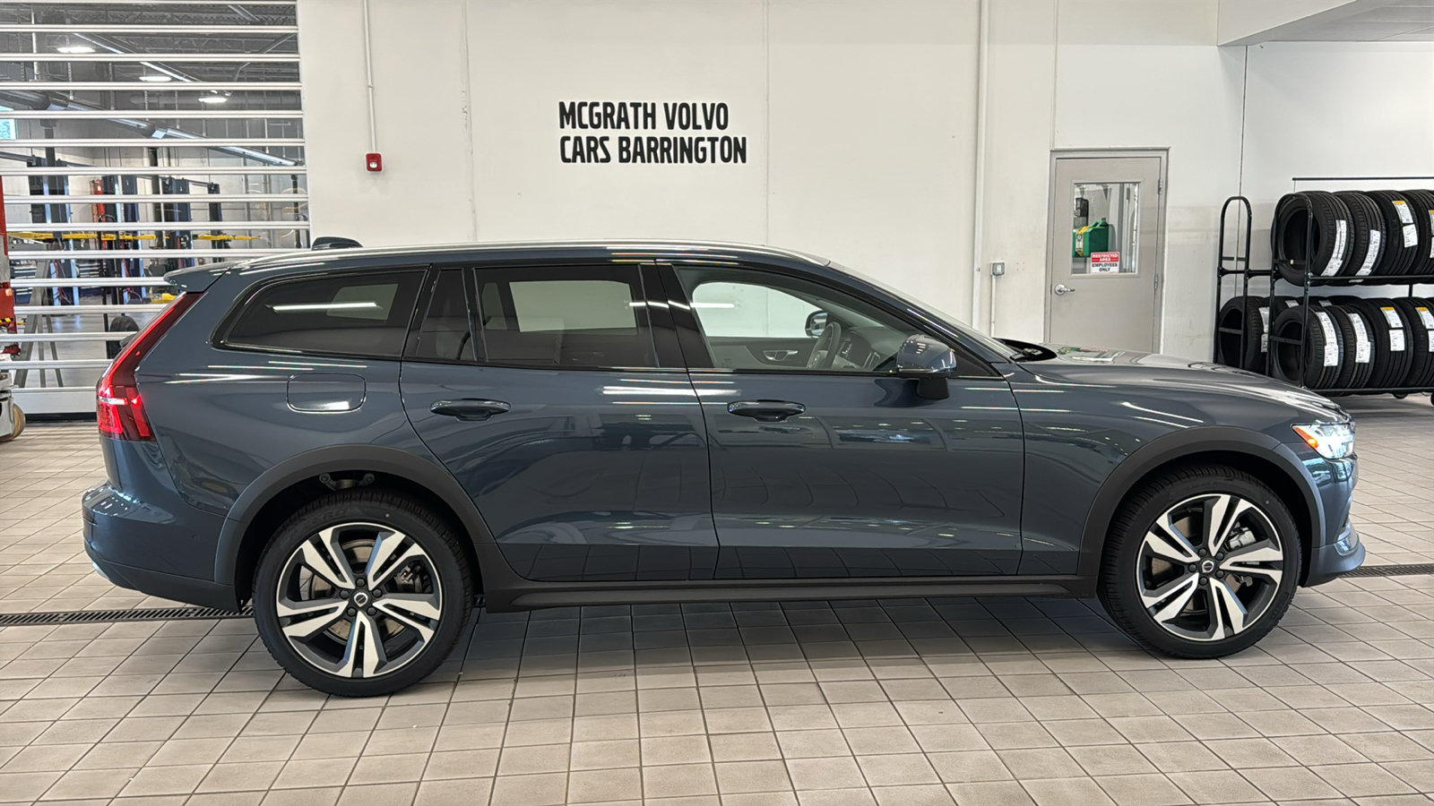 New 2026 Volvo V60 B5 Cross Country Plus w/ Protection Package Premier AWD/4WD image 4