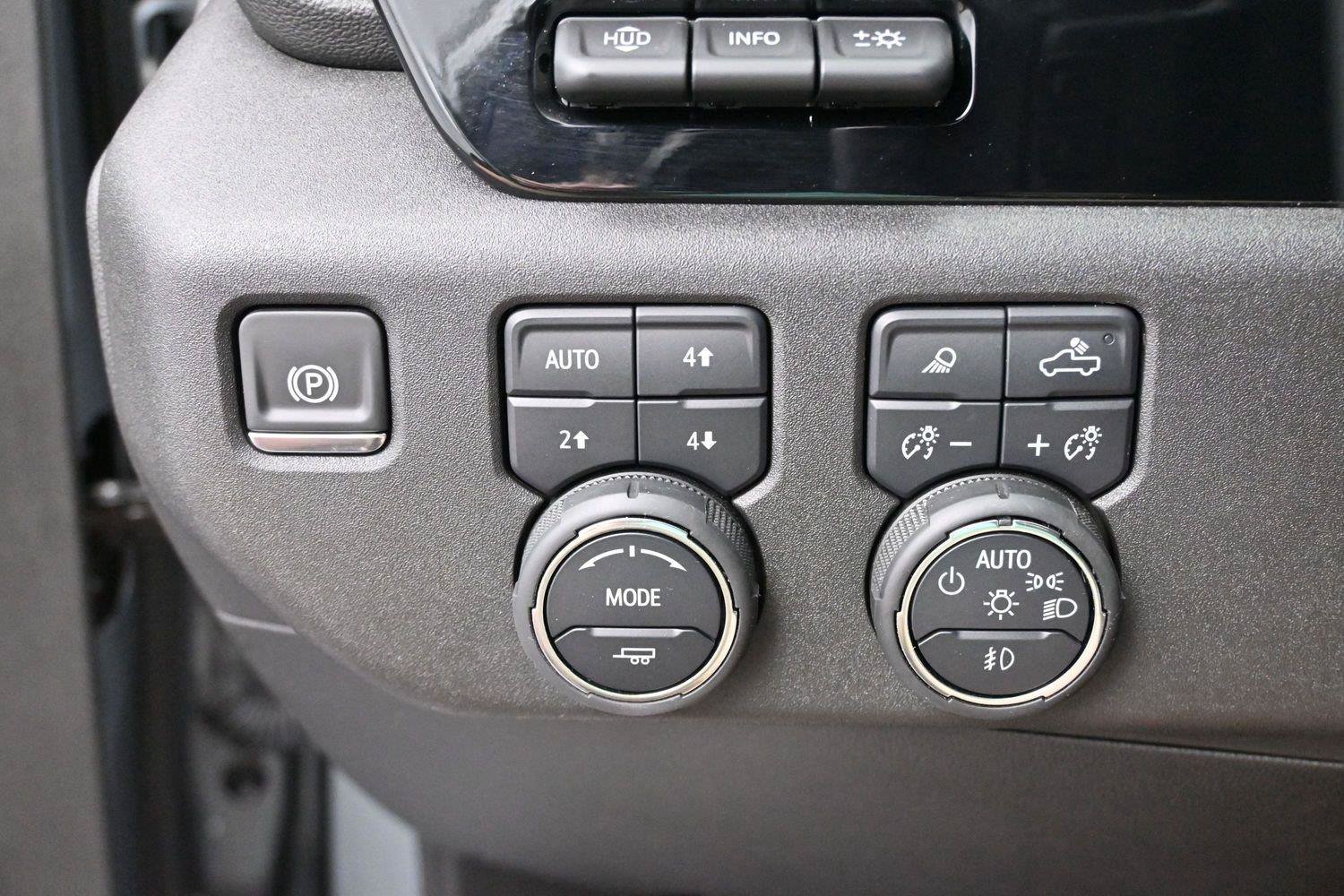 Used 2025 Chevrolet Silverado 1500 High Country w/ Technology Package AWD/4WD image 19