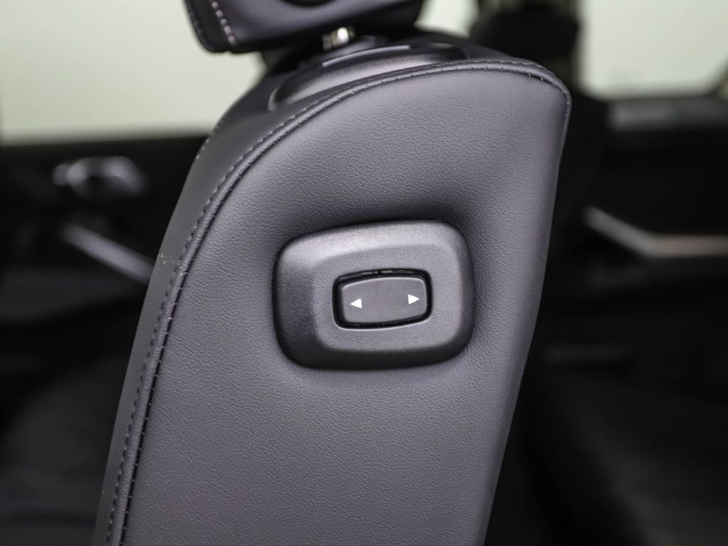 Used 2025 BMW X7 xDrive40i image 23