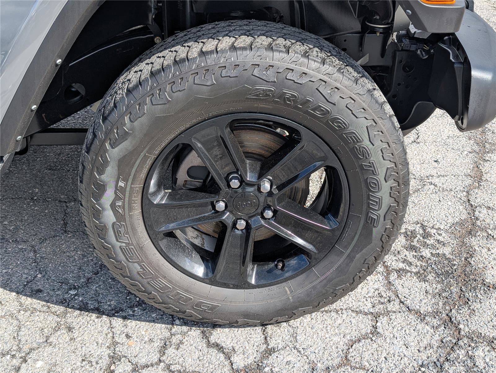 Used 2021 Jeep Wrangler Unlimited Sahara image 9