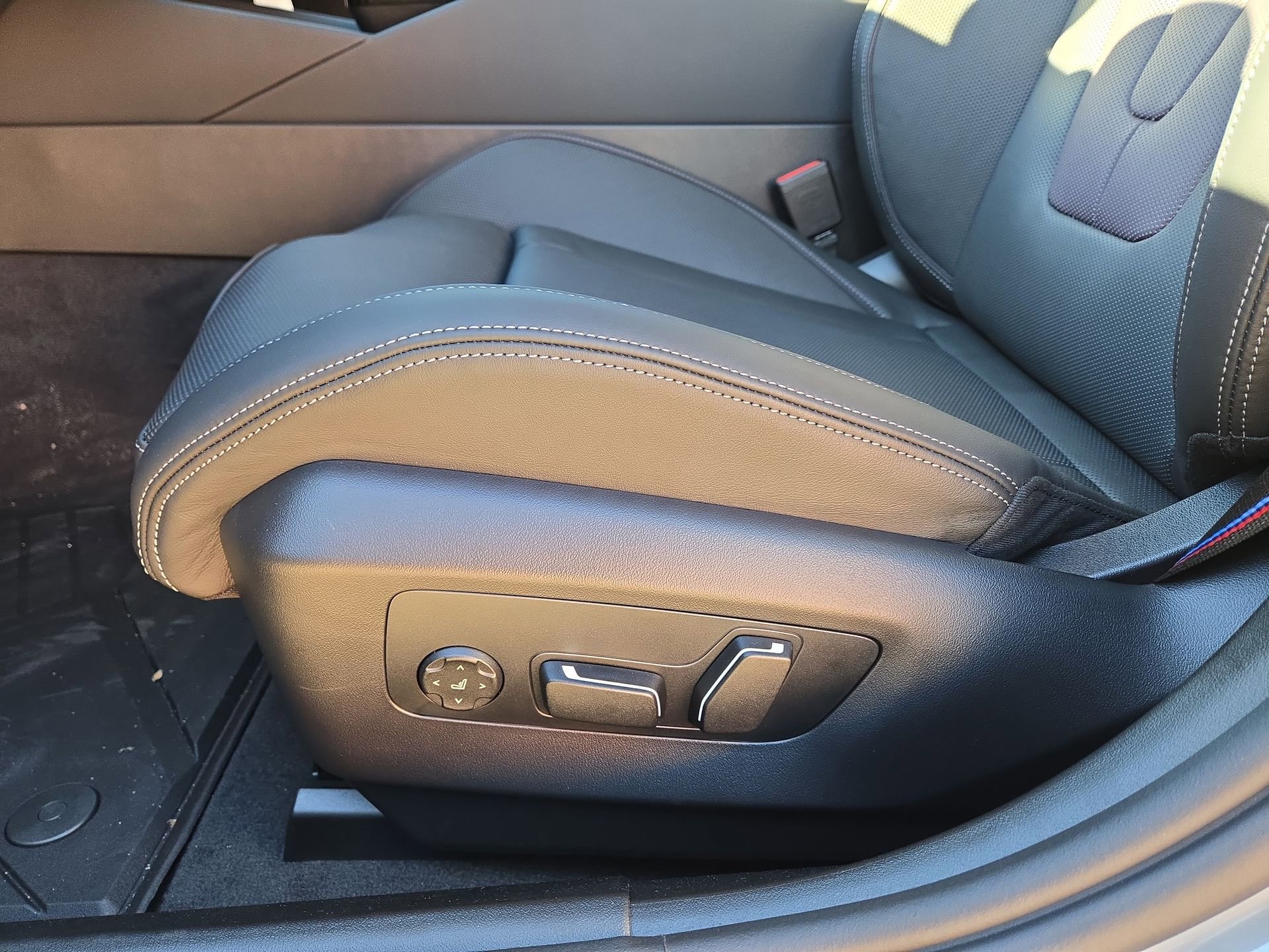 New 2026 BMW M5 w/ Carbon Package AWD/4WD image 17