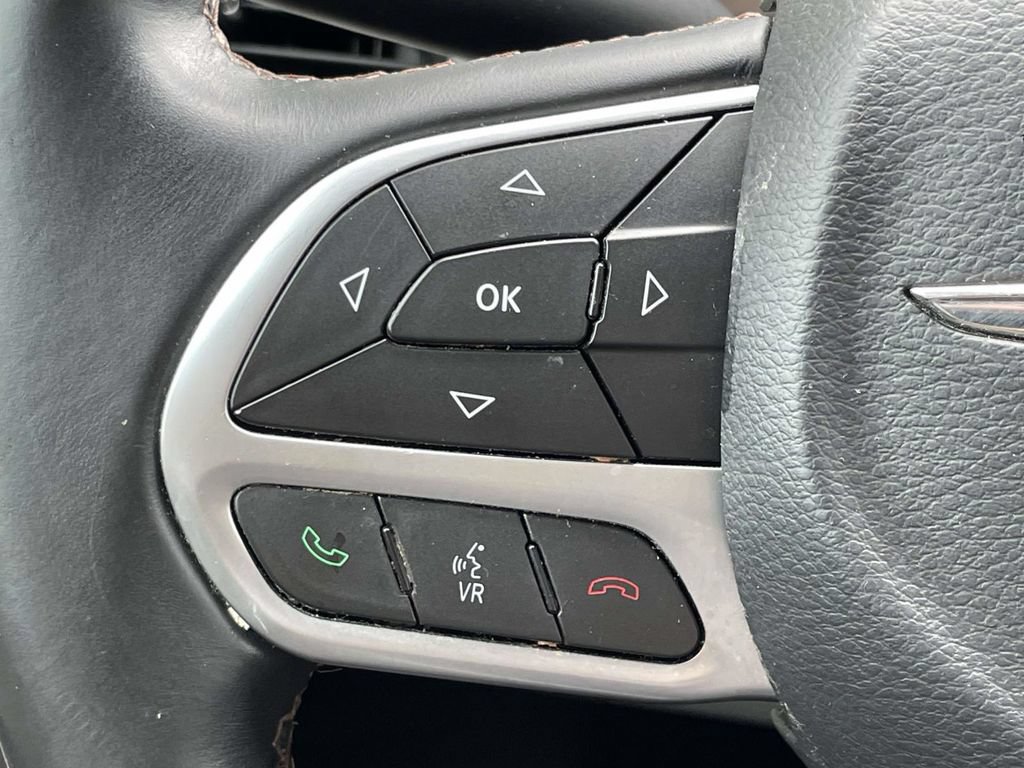 Certified 2017 Chrysler Pacifica Touring-L FWD image 29