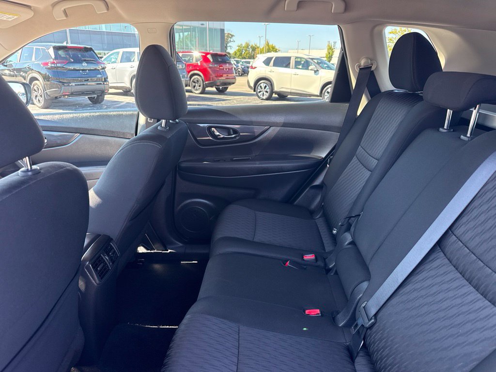 Used 2018 Nissan Rogue SV w/ Premium Package AWD/4WD image 27