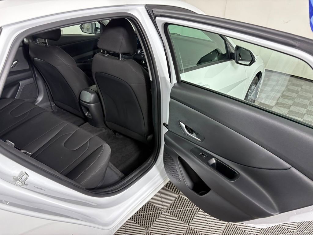 Used 2024 Hyundai Elantra SEL image 31