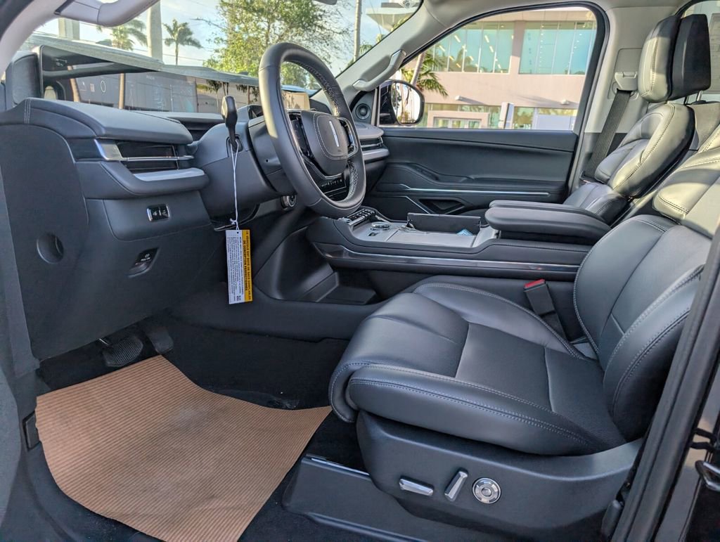 New 2026 Lincoln Navigator L Reserve AWD/4WD image 12