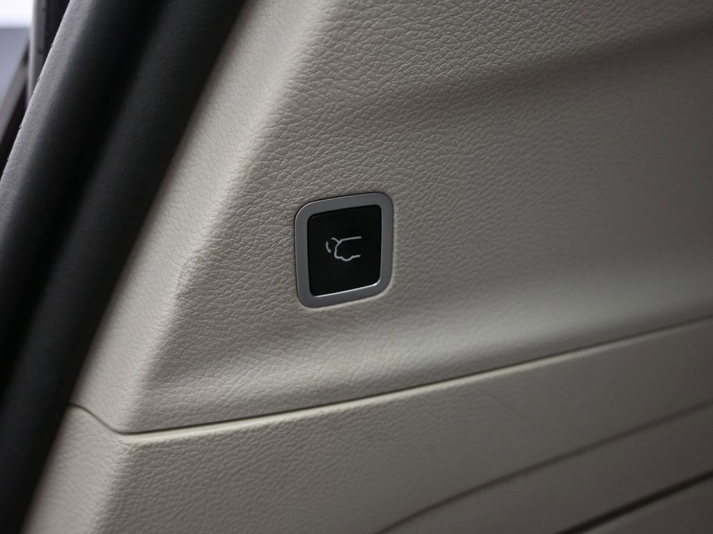 Used 2018 Chrysler Pacifica Limited image 35