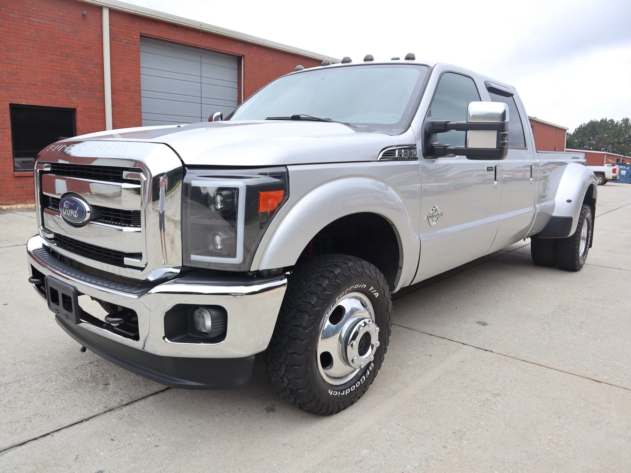 Used 2015 Ford F350 Lariat w/ Lariat Interior Package image 1