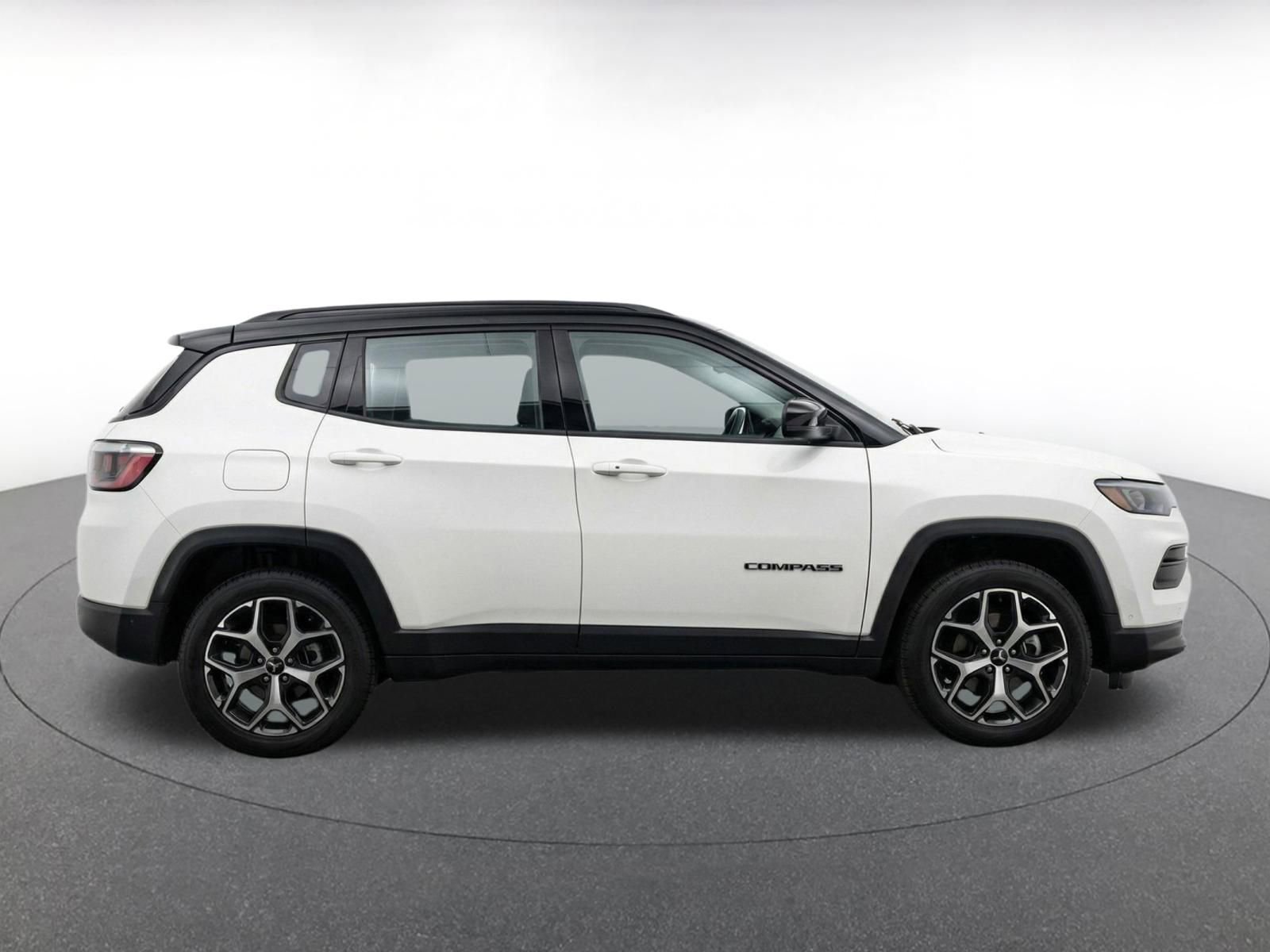 Used 2025 Jeep Compass Limited AWD/4WD image 10