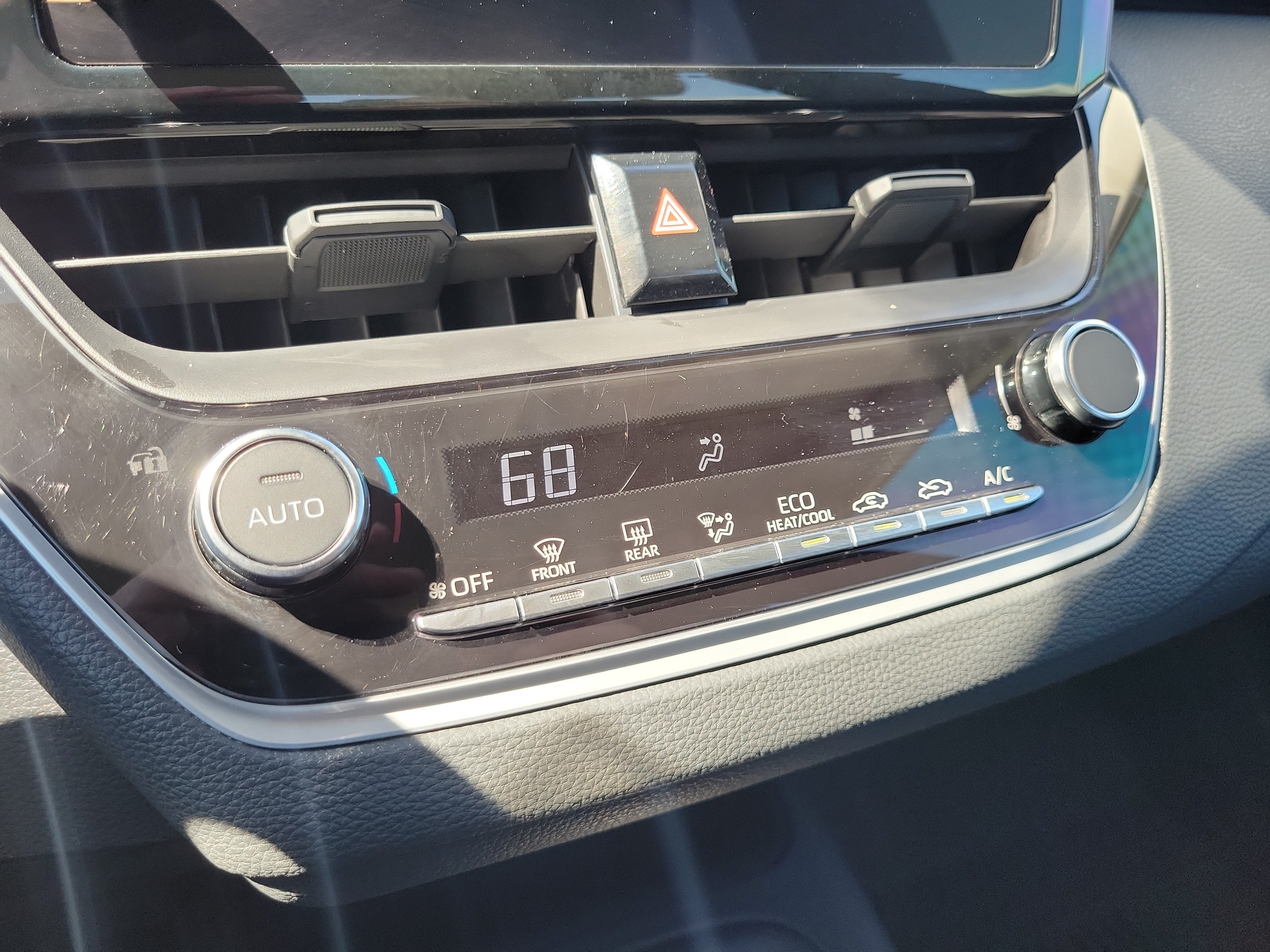 Used 2024 Toyota Corolla LE FWD image 31