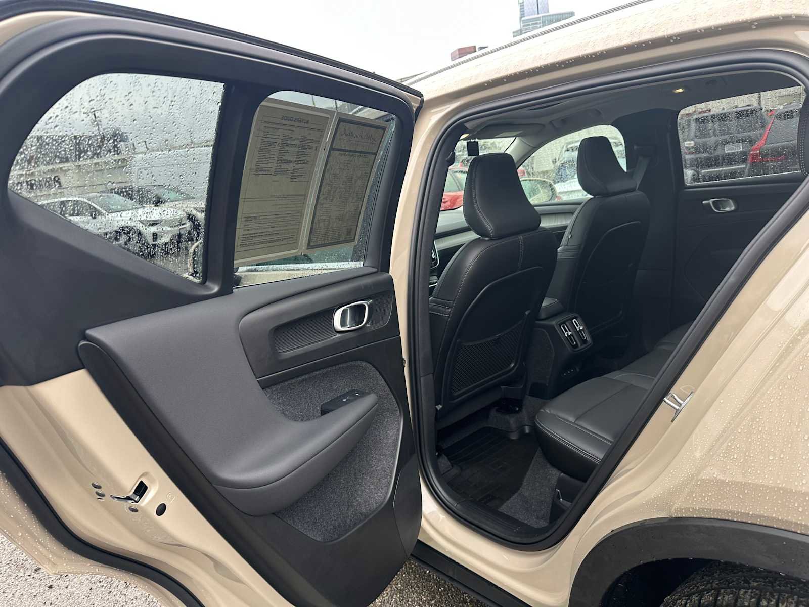 Used 2025 Volvo XC40 B5 Ultra w/ Climate Package image 16