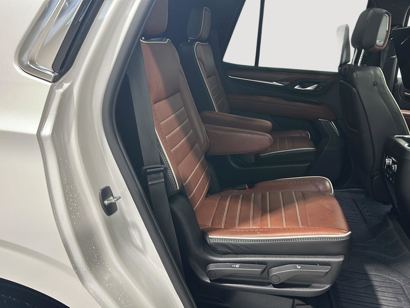 Used 2024 GMC Yukon Denali Ultimate AWD/4WD image 25