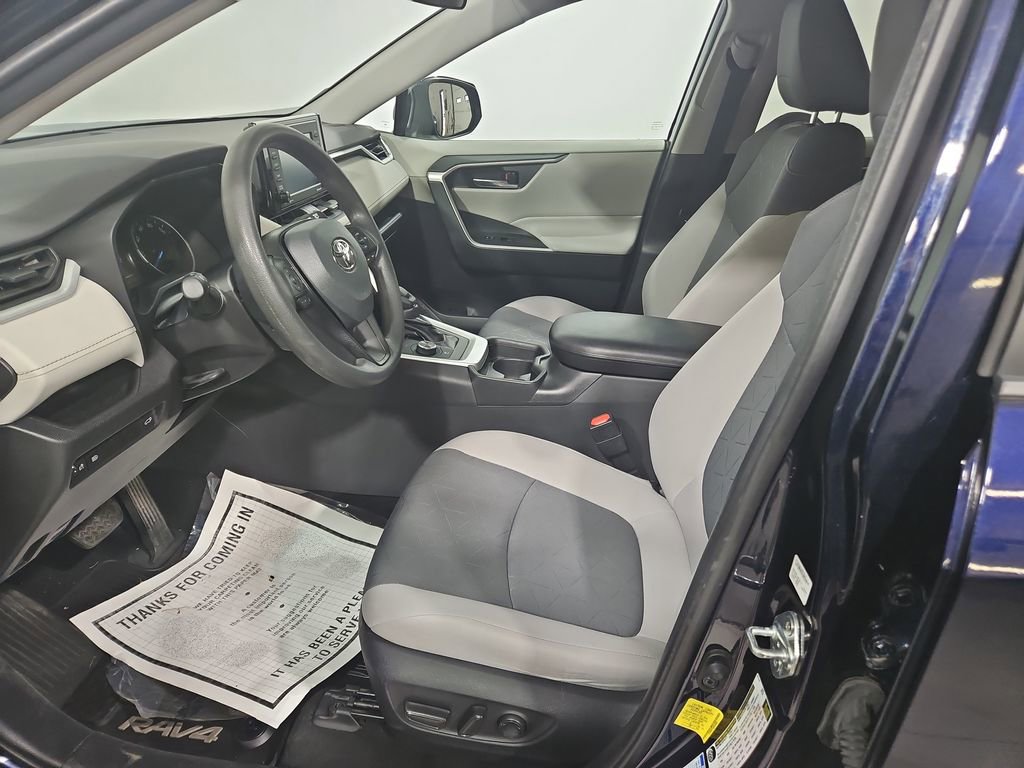 Used 2021 Toyota RAV4 XLE w/ Convenience Package image 9