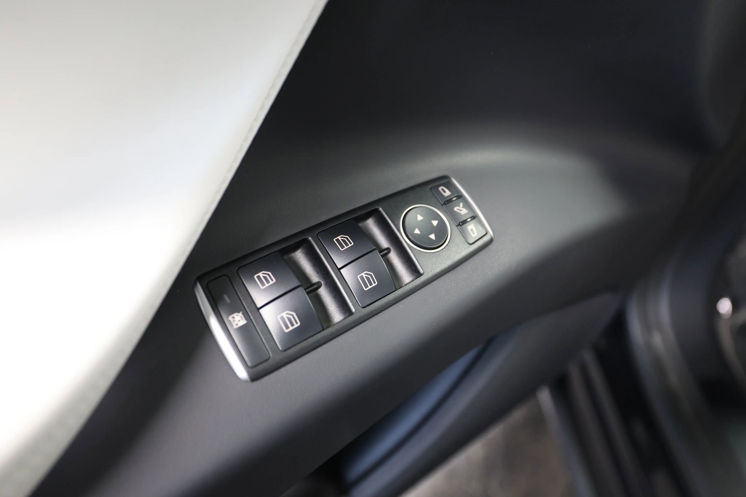 Used 2018 Tesla Model X P100D image 21