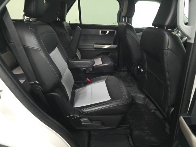 Used 2023 Ford Explorer XLT w/ Equipment Group 202A image 6