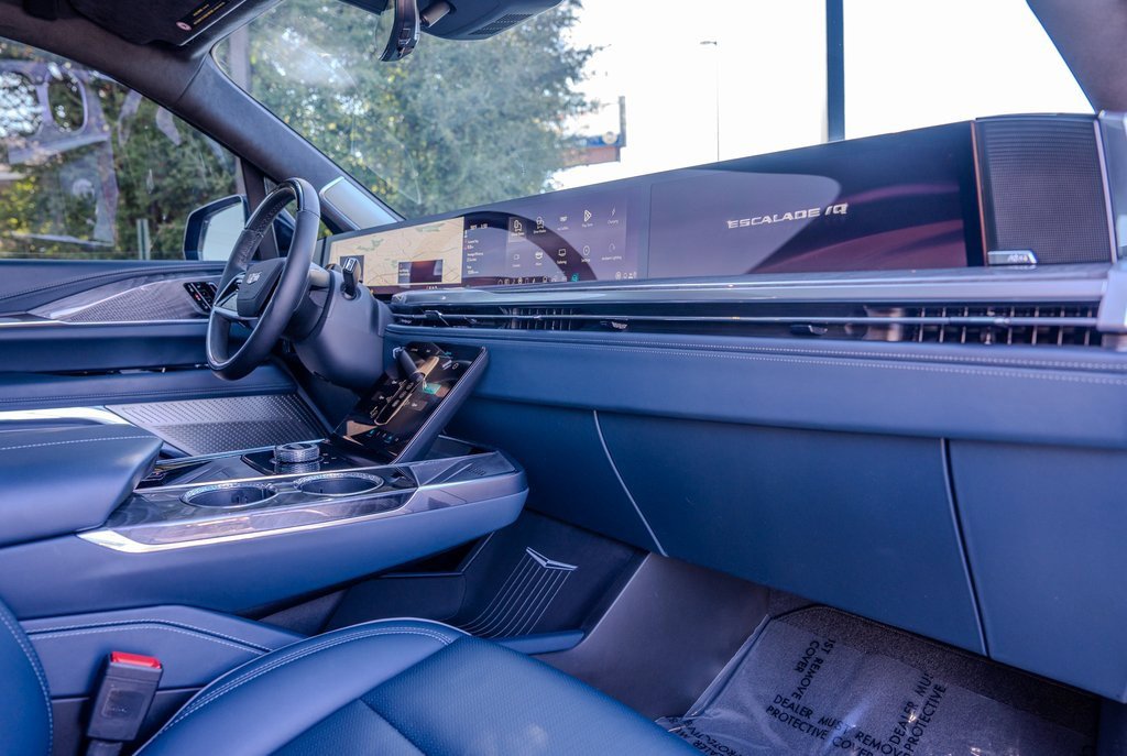 Used 2025 Cadillac Escalade IQ Luxury 2 image 24