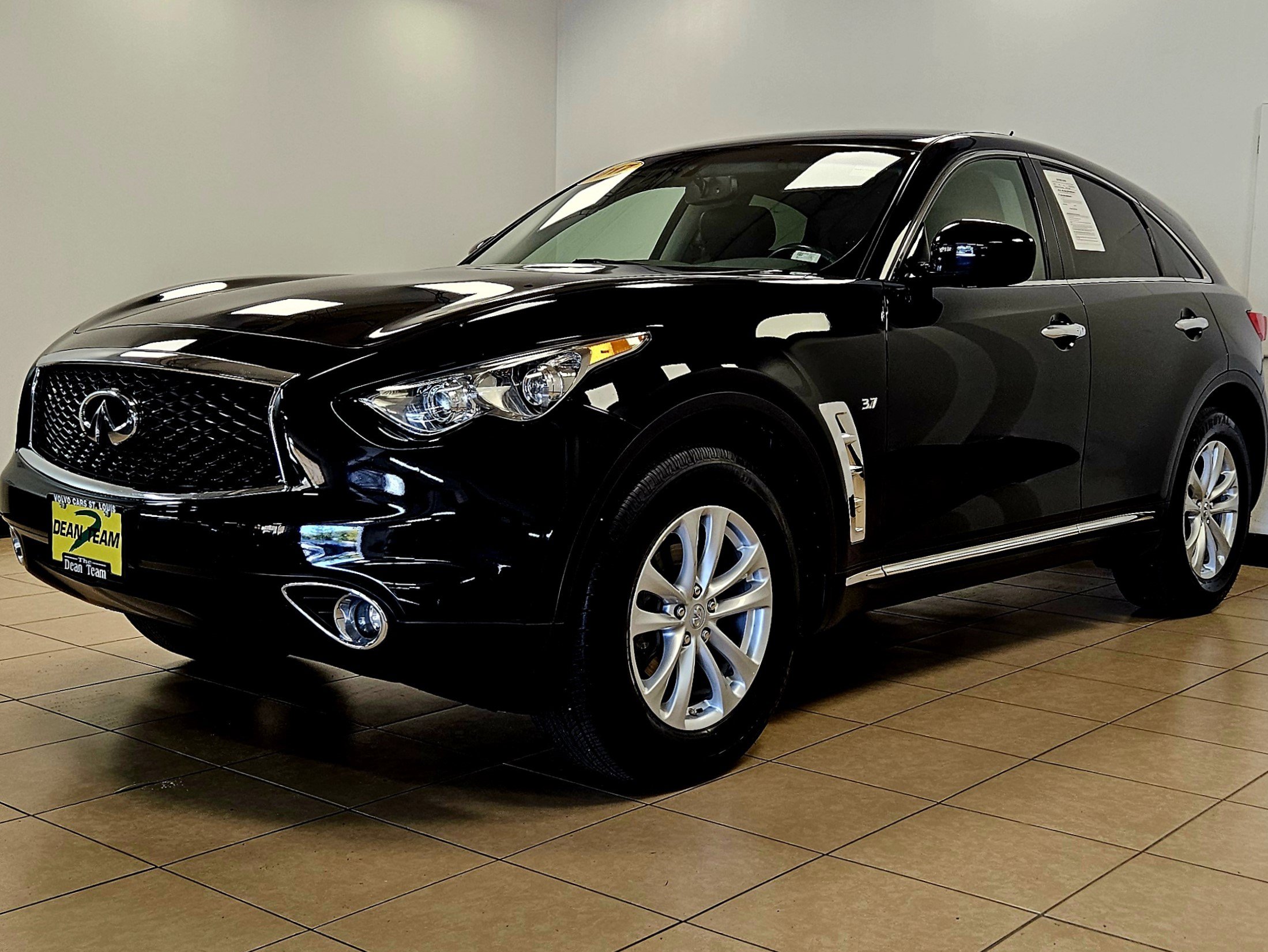 Used 2017 INFINITI QX70 AWD image 2
