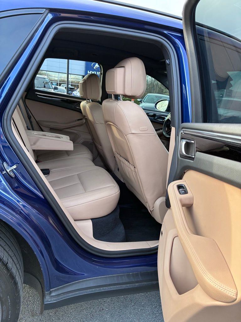 Used 2023 Porsche Macan S AWD/4WD image 30