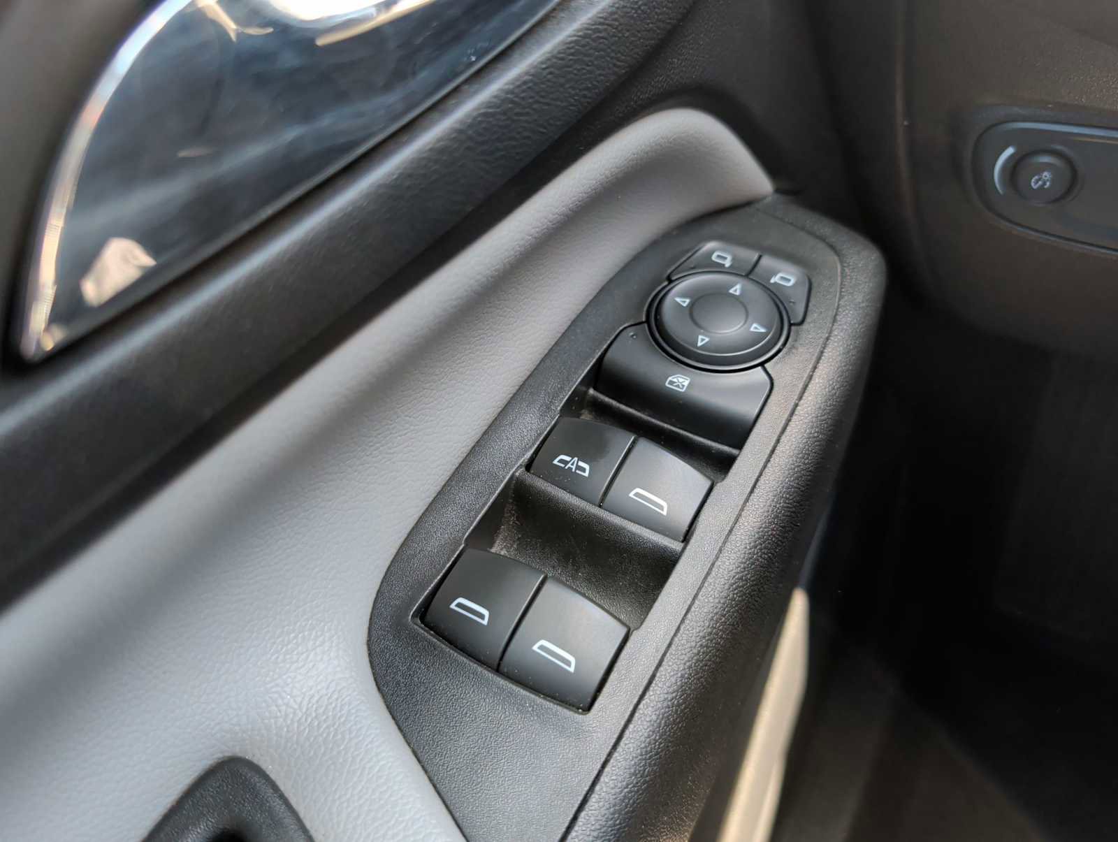 Used 2022 Chevrolet Equinox LS AWD/4WD image 14