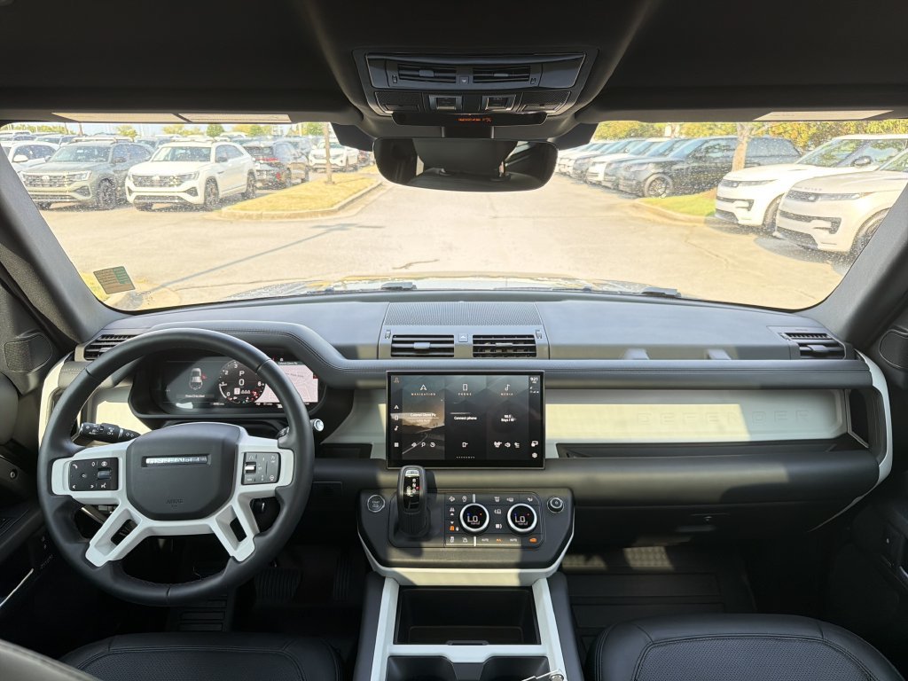 Used 2025 Land Rover Defender 110 X-Dynamic SE AWD/4WD image 17