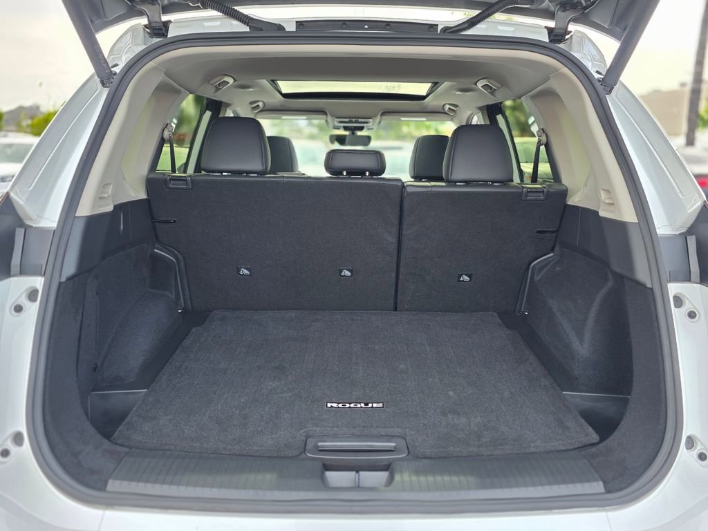Used 2024 Nissan Rogue SV w/ SV Premium Package FWD image 12
