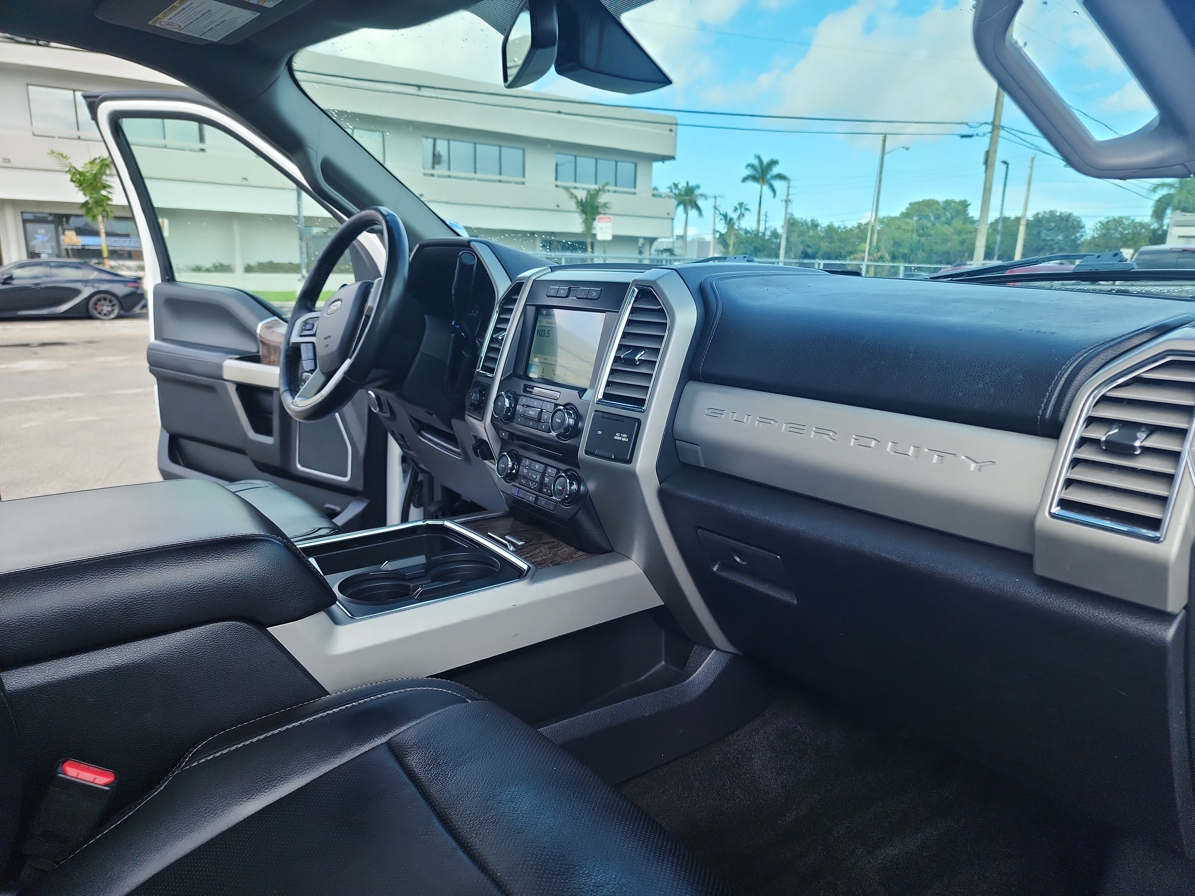 Used 2017 Ford F250 Lariat w/ Lariat Ultimate Package AWD/4WD image 28