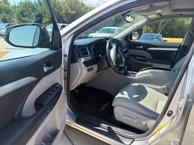 Used 2016 Toyota Highlander XLE FWD image 10