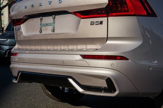 New 2026 Volvo XC60 B5 Plus w/ Climate Package image 9