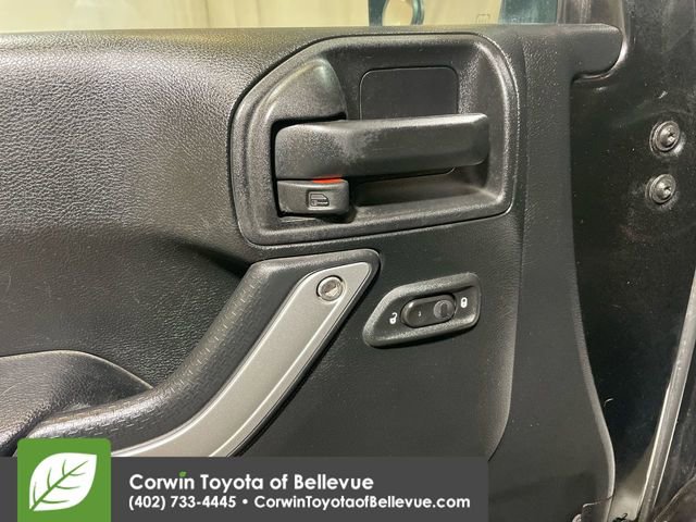 Used 2016 Jeep Wrangler Unlimited Rubicon image 26