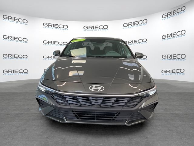 Used 2024 Hyundai Elantra SEL FWD image 2