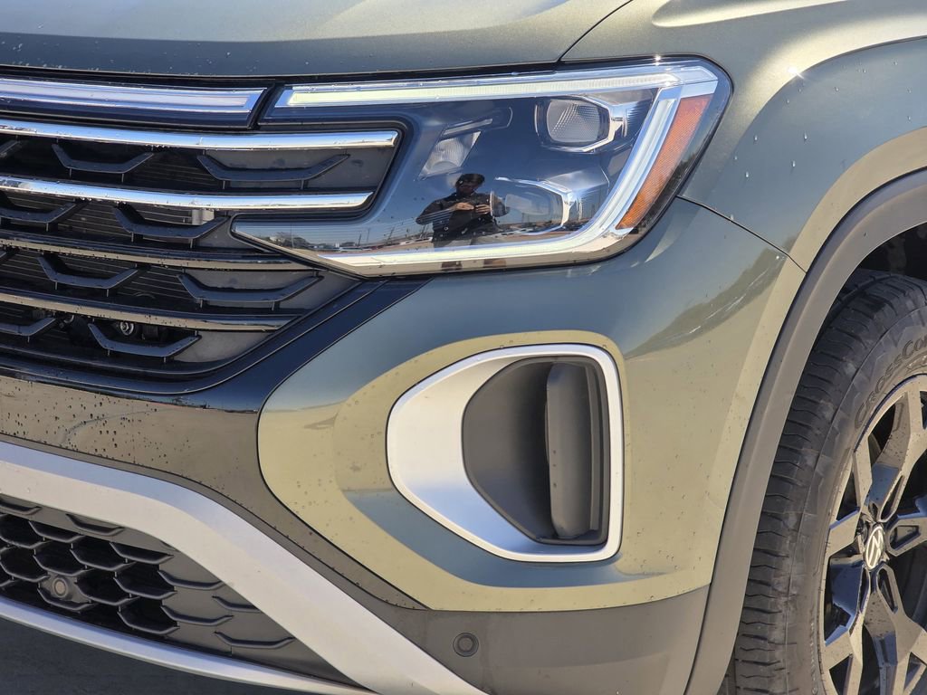 Used 2025 Volkswagen Atlas Peak Edition SE image 6