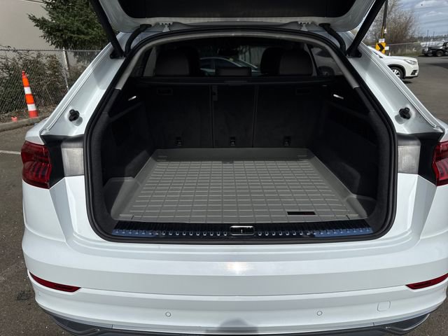 Used 2019 Audi Q8 Prestige w/ Luxury Package image 16