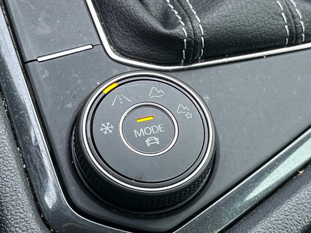 Used 2022 Volkswagen Tiguan SEL R-Line image 35