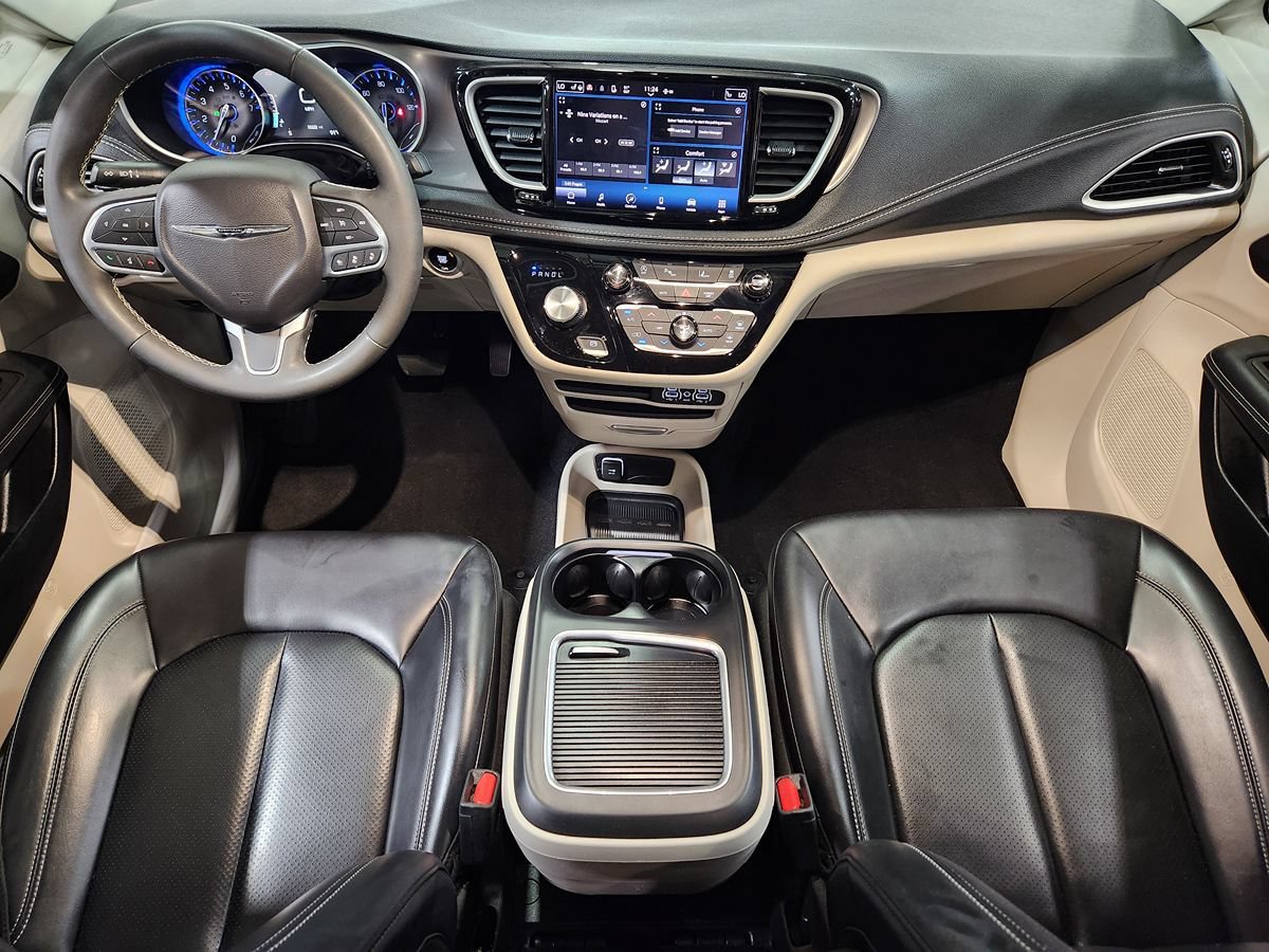 Used 2023 Chrysler Pacifica Touring-L FWD image 46