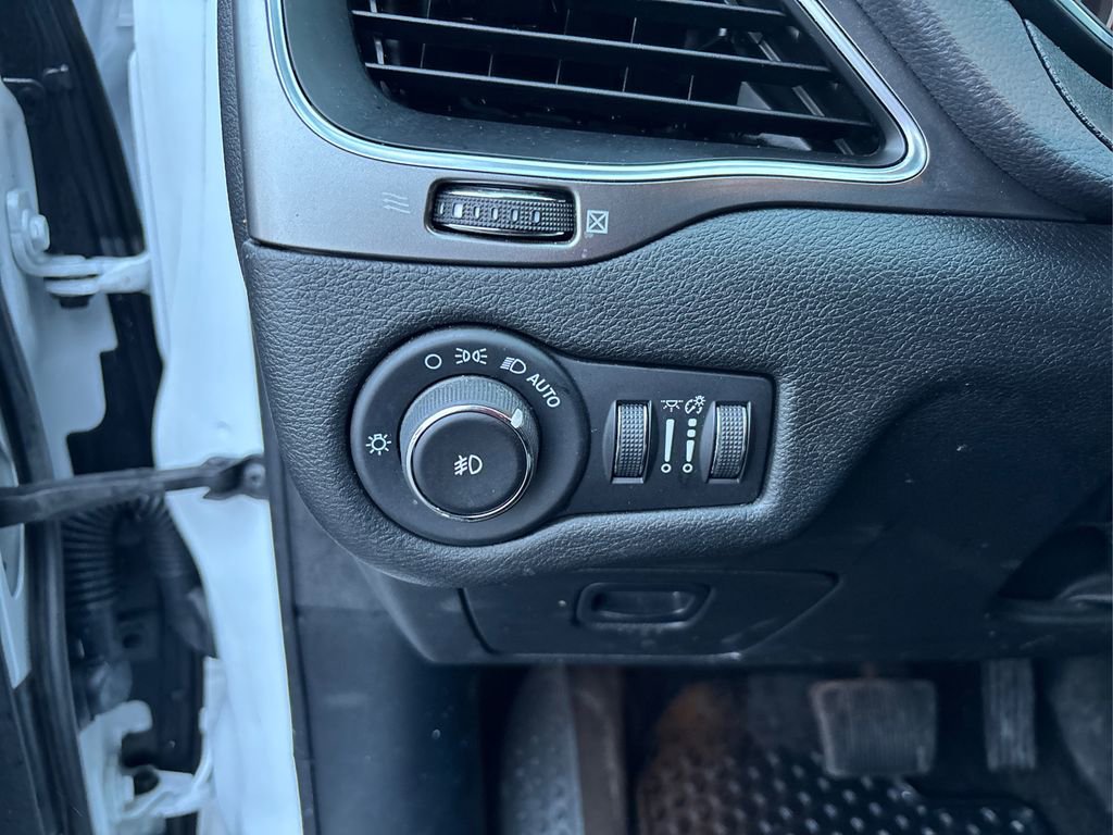 Used 2019 Jeep Cherokee Latitude Plus w/ Cold Weather Group image 23