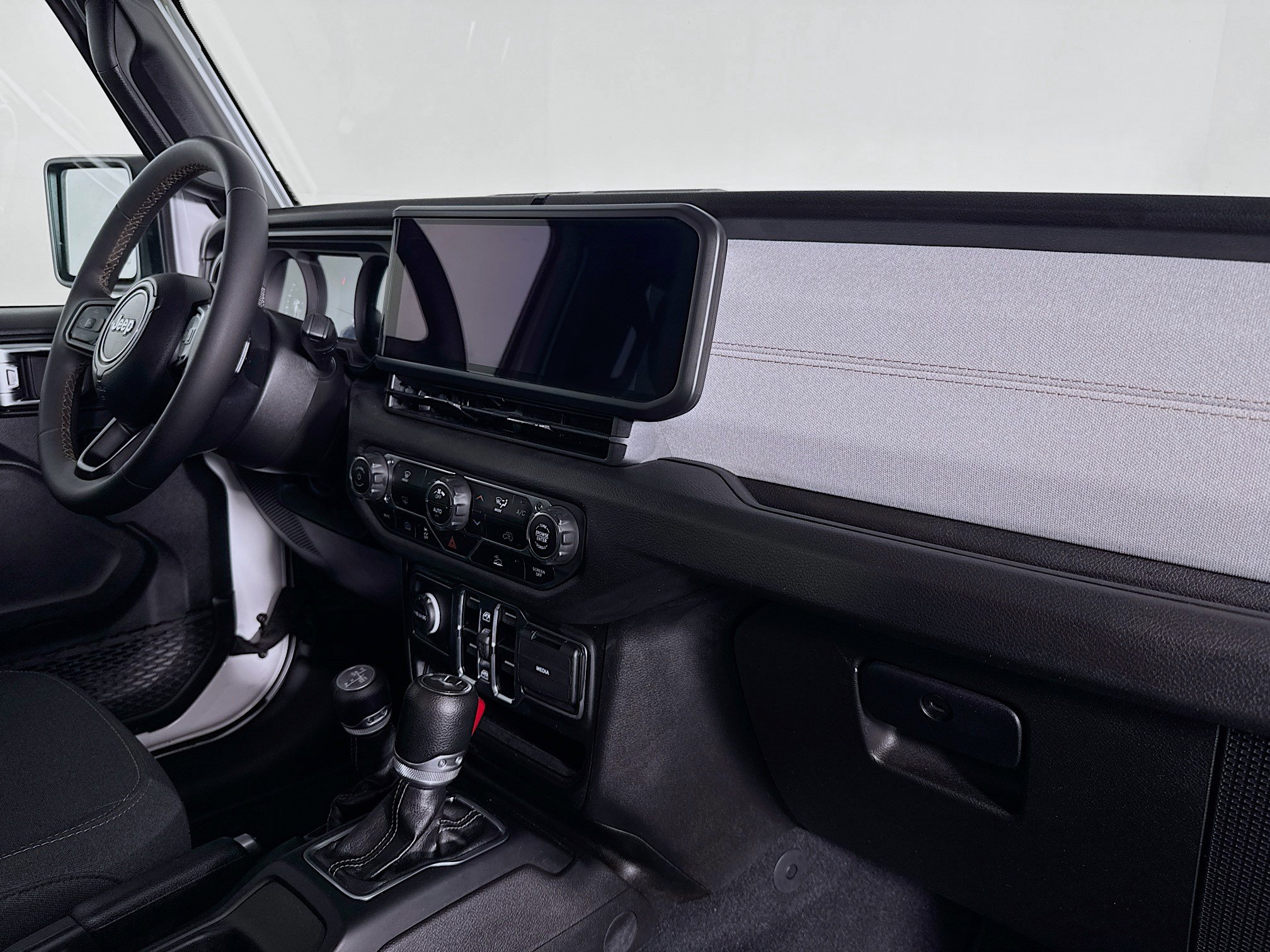 Used 2024 Jeep Wrangler Unlimited AWD/4WD image 29
