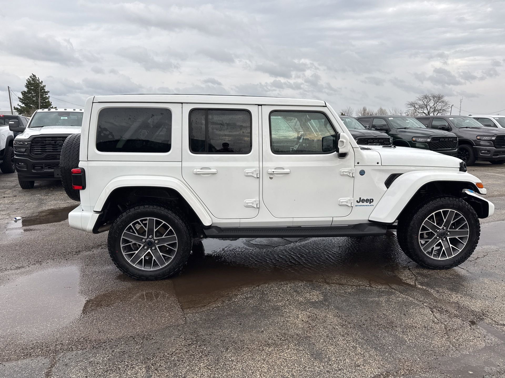 Used 2024 Jeep Wrangler High Altitude AWD/4WD image 5