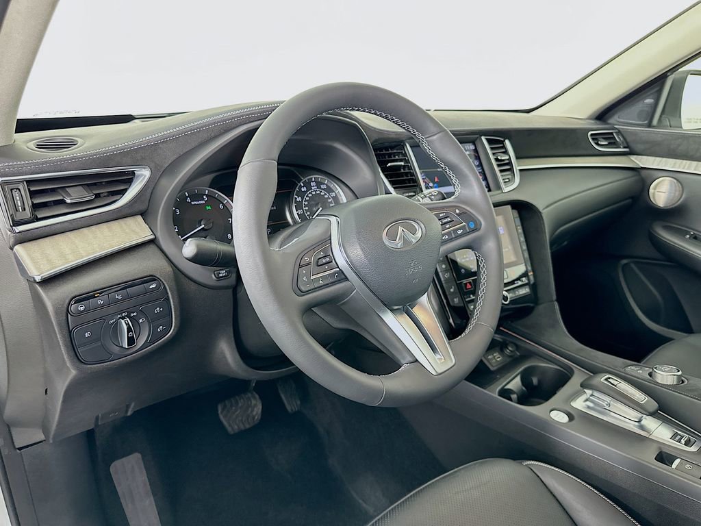 Used 2023 INFINITI QX50 Sensory AWD/4WD image 9