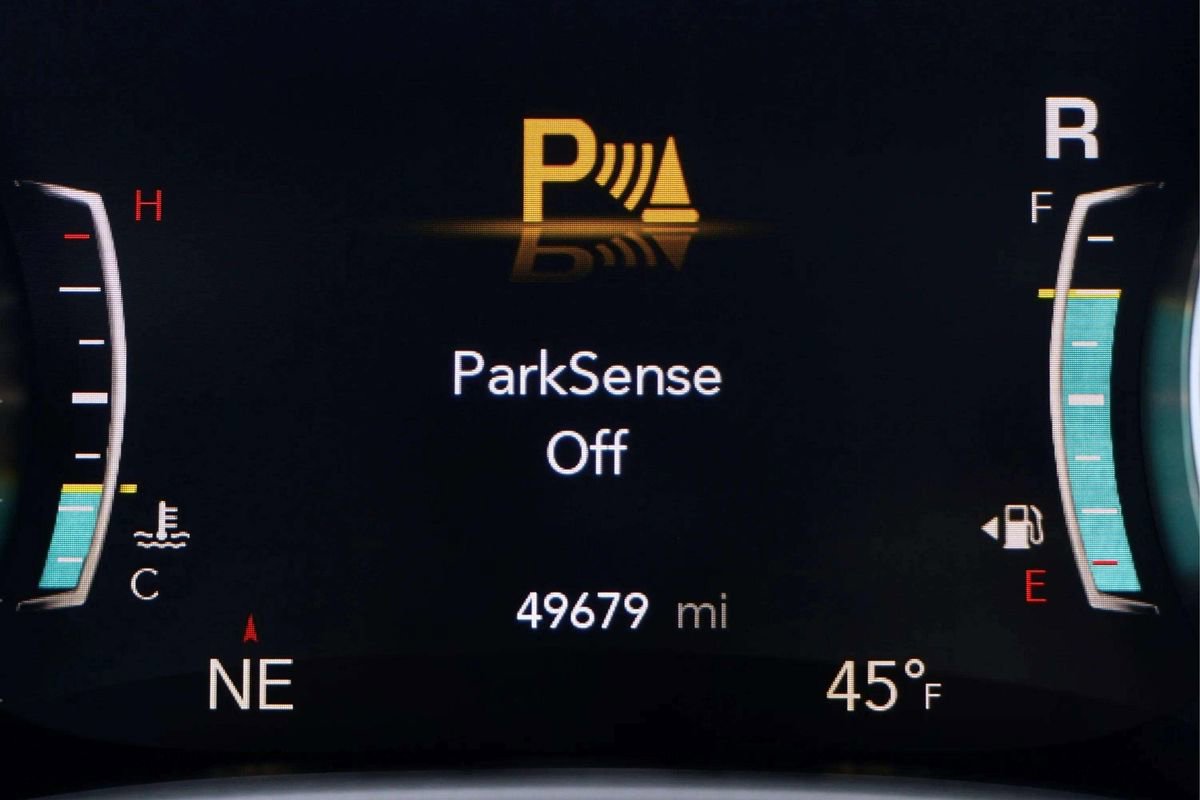 Used 2024 Chrysler Pacifica Touring-L FWD image 32