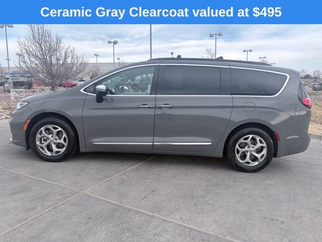 Used 2023 Chrysler Pacifica Limited image 4