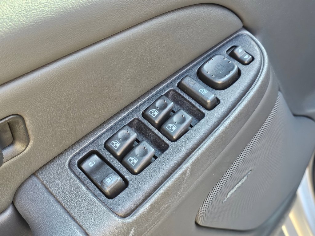 Used 2005 Chevrolet Silverado 2500 LS image 24