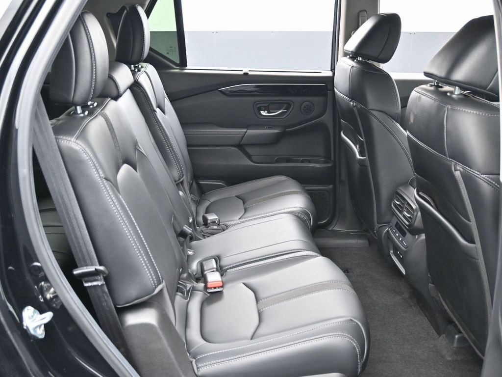 Used 2025 Honda Pilot EX-L image 33