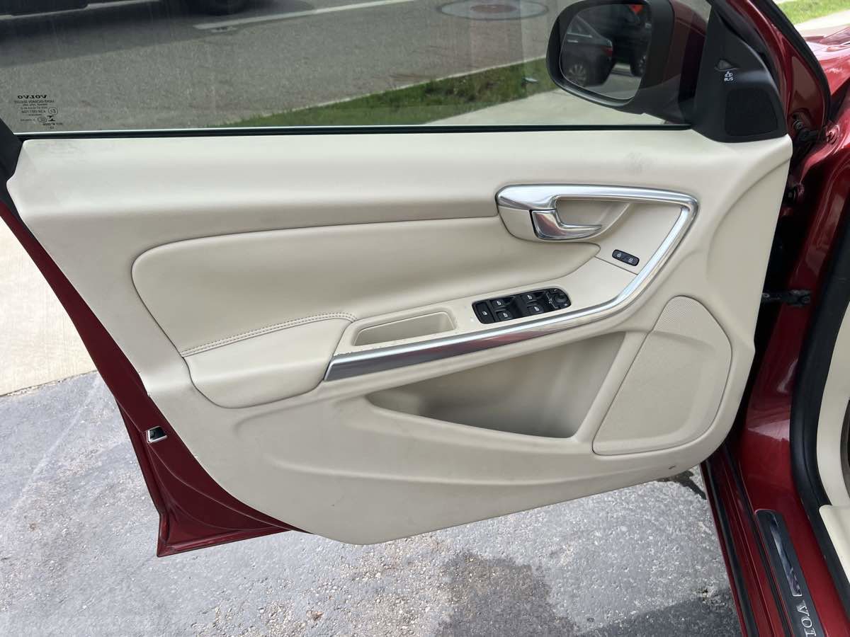 Used 2015 Volvo S60 T5 Premier Plus image 12