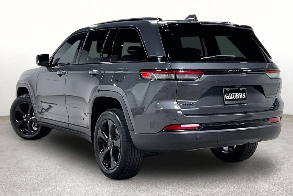 Used 2022 Jeep Grand Cherokee Altitude AWD/4WD image 15