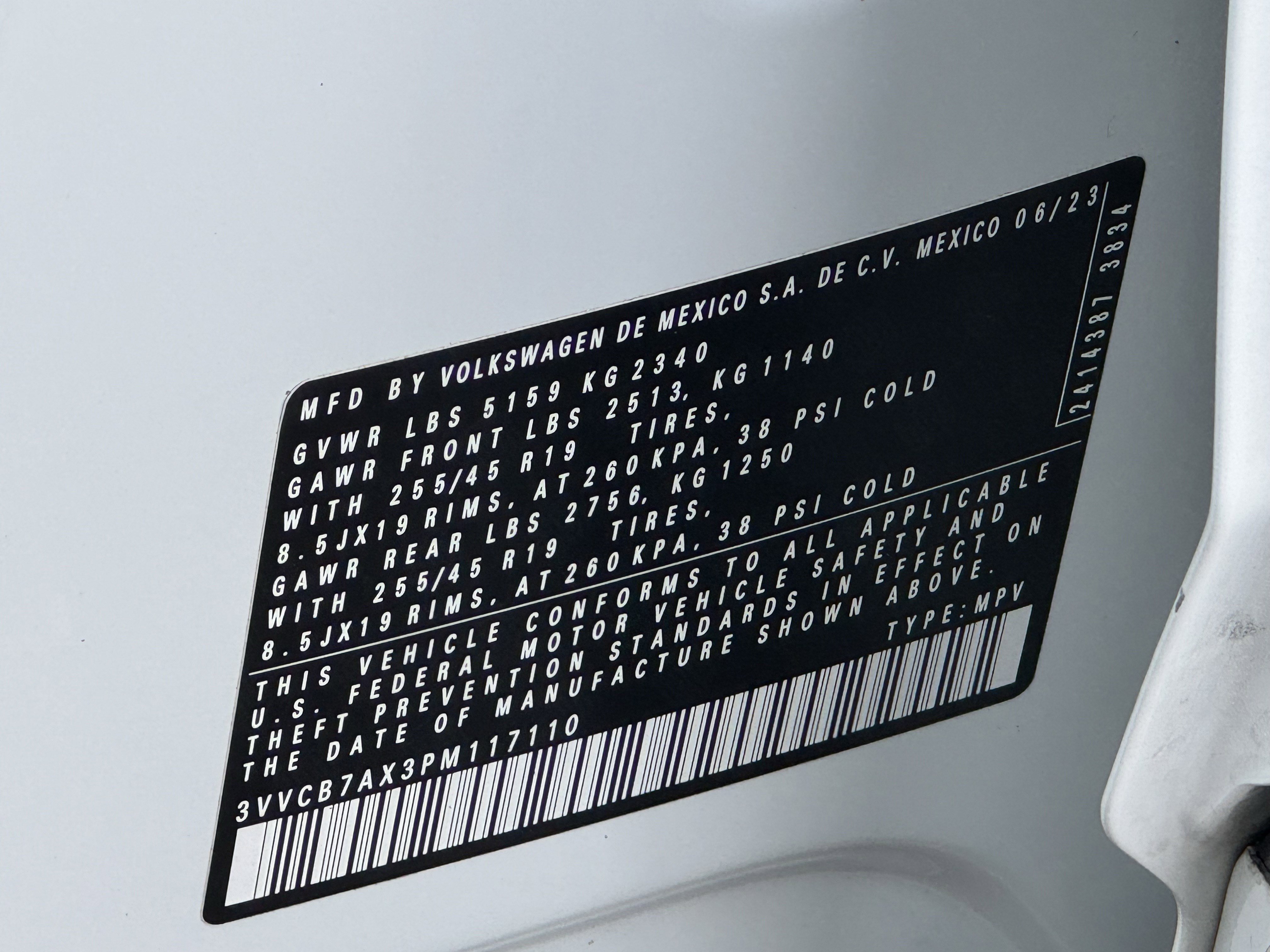 Used 2023 Volkswagen Tiguan SE R-Line image 37