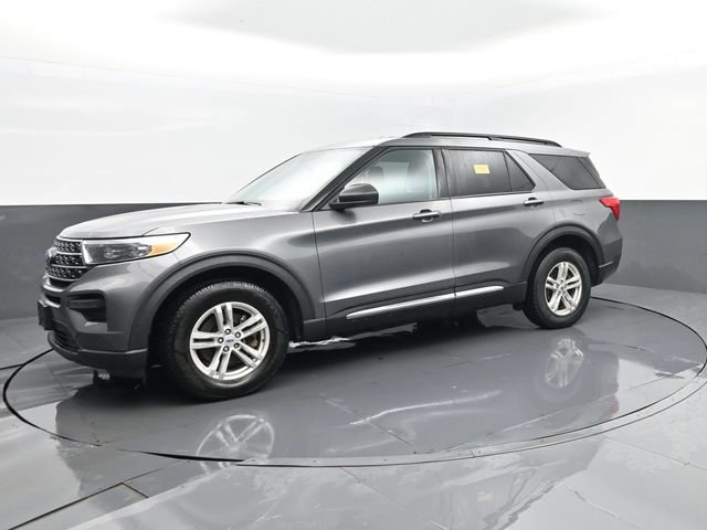Used 2023 Ford Explorer XLT AWD/4WD image 2