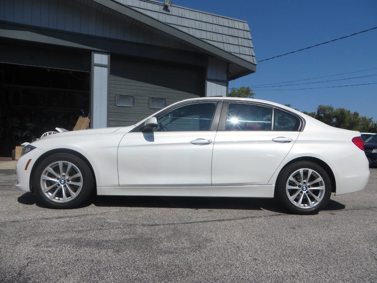 Used 2016 BMW 320i xDrive Sedan image 8