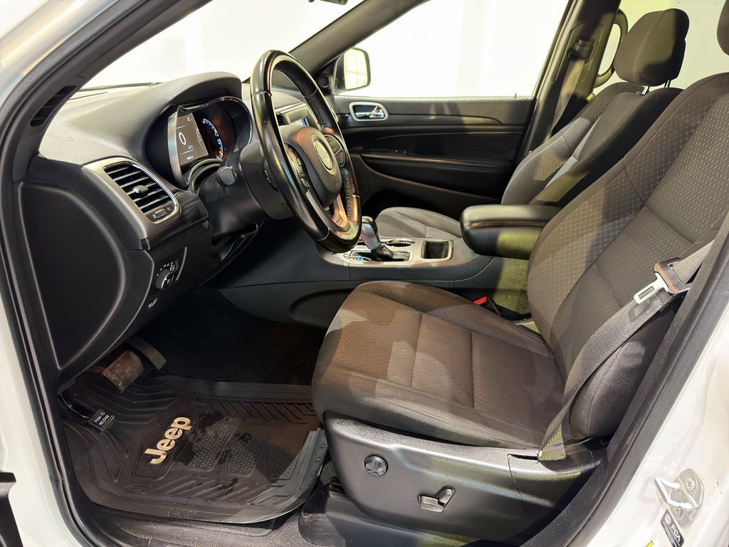 Used 2021 Jeep Grand Cherokee Laredo image 14