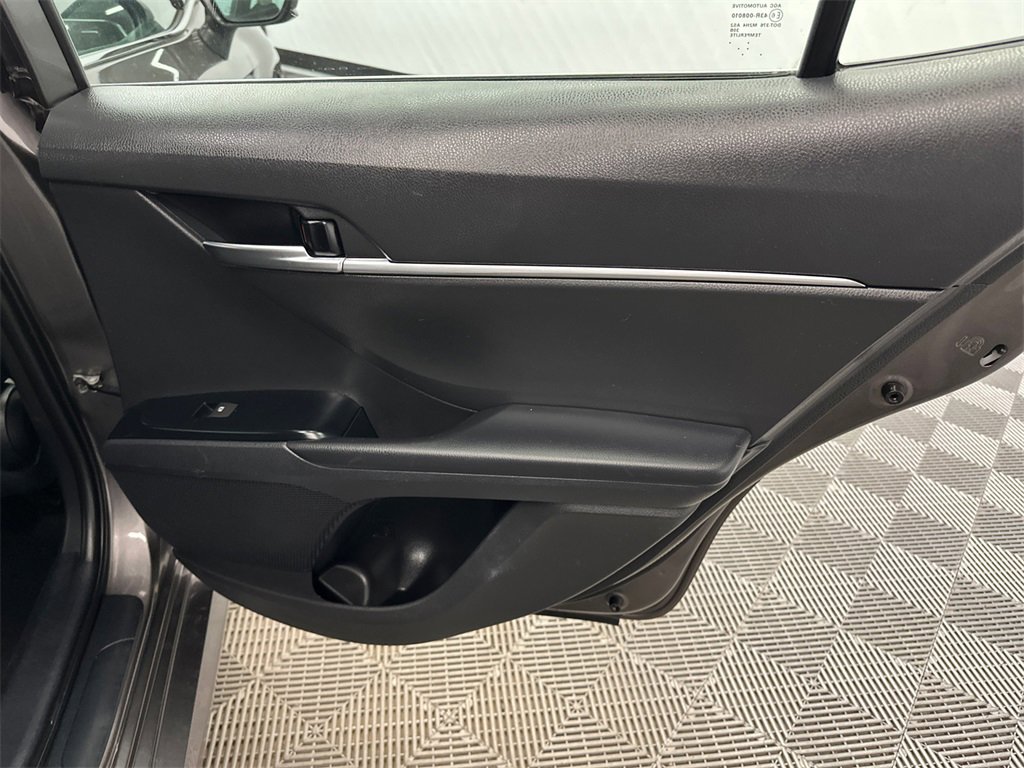 Used 2020 Toyota Camry LE image 17