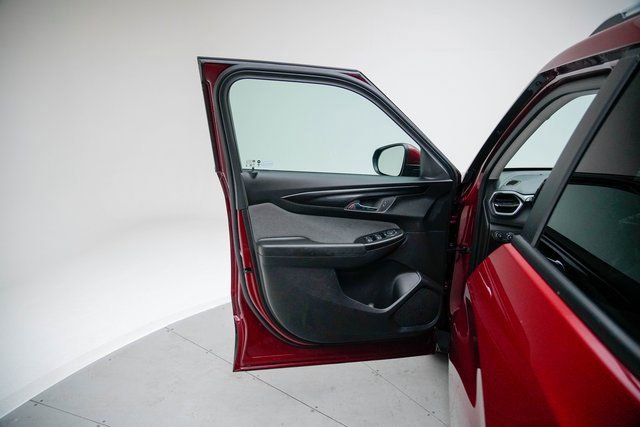 Used 2025 Chevrolet TrailBlazer LT image 22