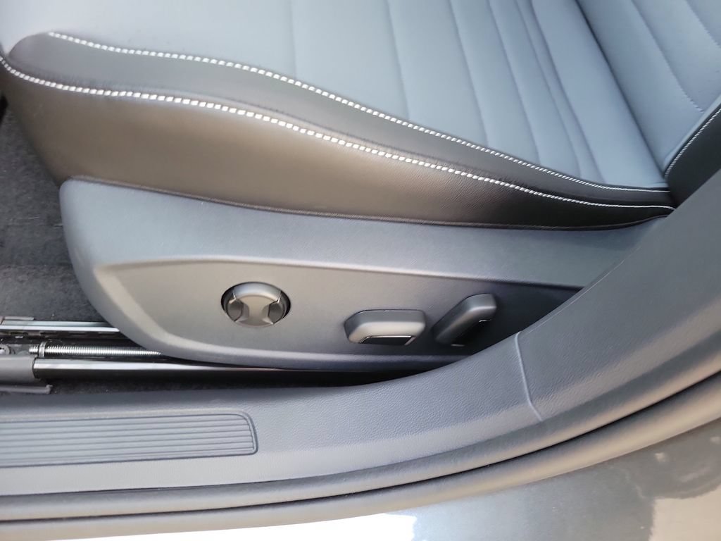 New 2026 Volkswagen Jetta SE FWD image 11